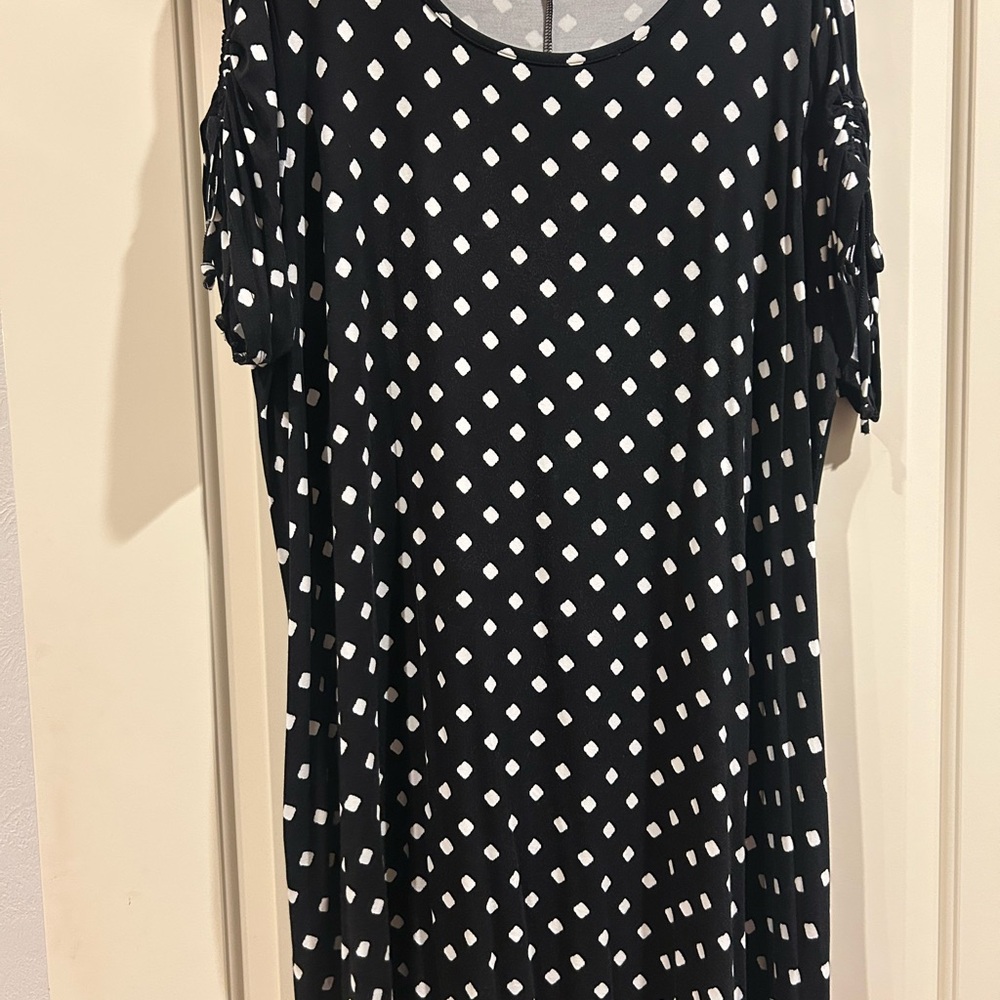 Terra & Sky Black and White Geometric Pattern Top